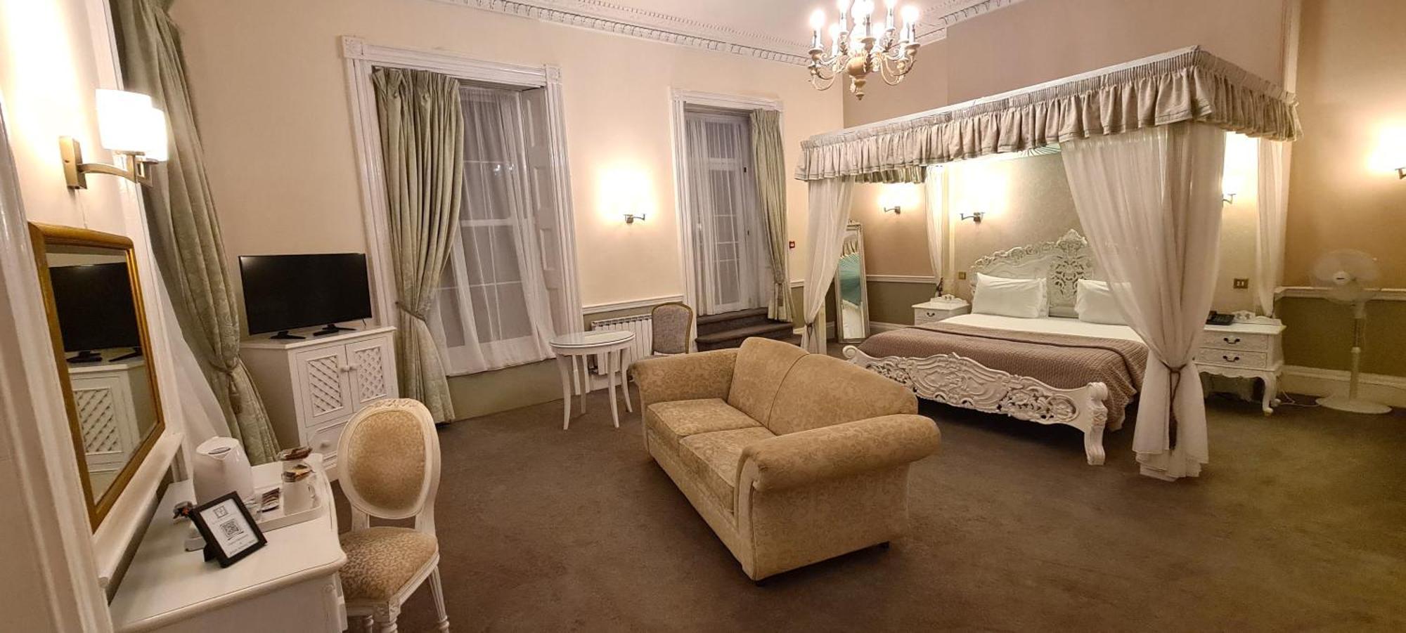 Manor Of Groves Hotel, Golf & Health Club Собріджворт Екстер'єр фото