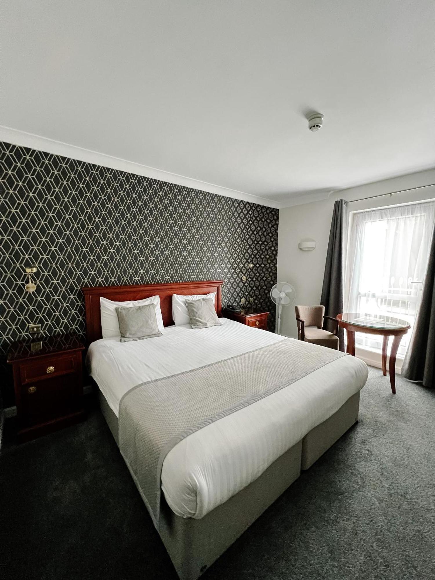 Manor Of Groves Hotel, Golf & Health Club Собріджворт Екстер'єр фото