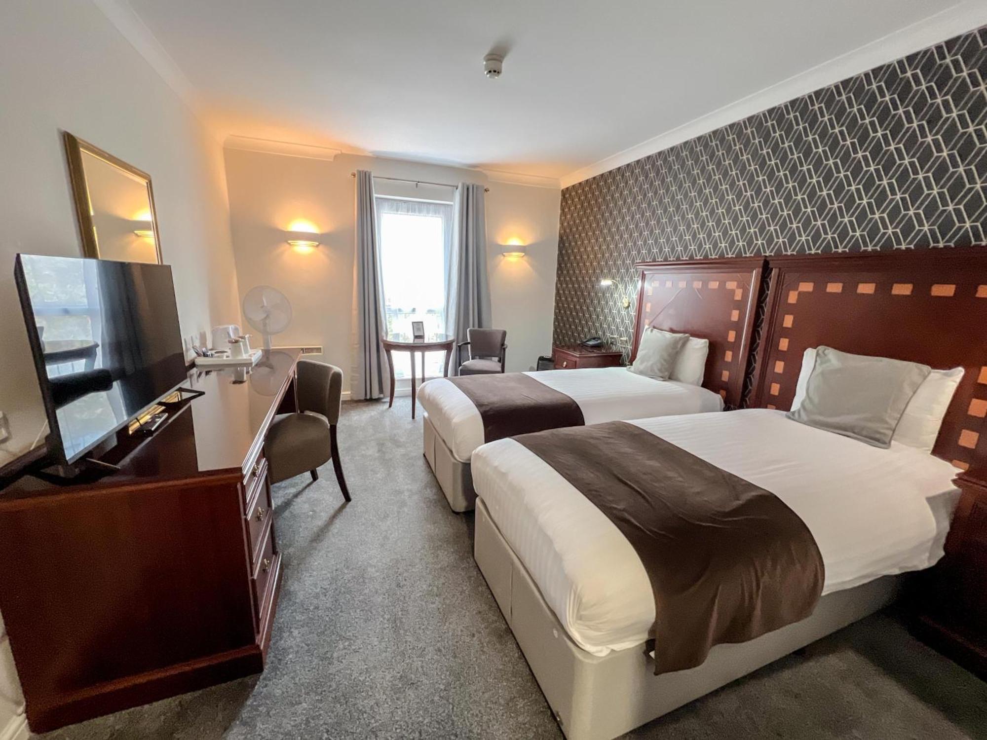 Manor Of Groves Hotel, Golf & Health Club Собріджворт Екстер'єр фото
